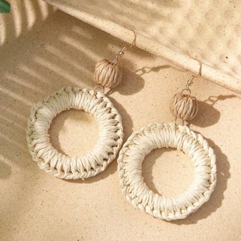 🌴Tropical raffia drop earrings. Round open circle attached round raffia bead.